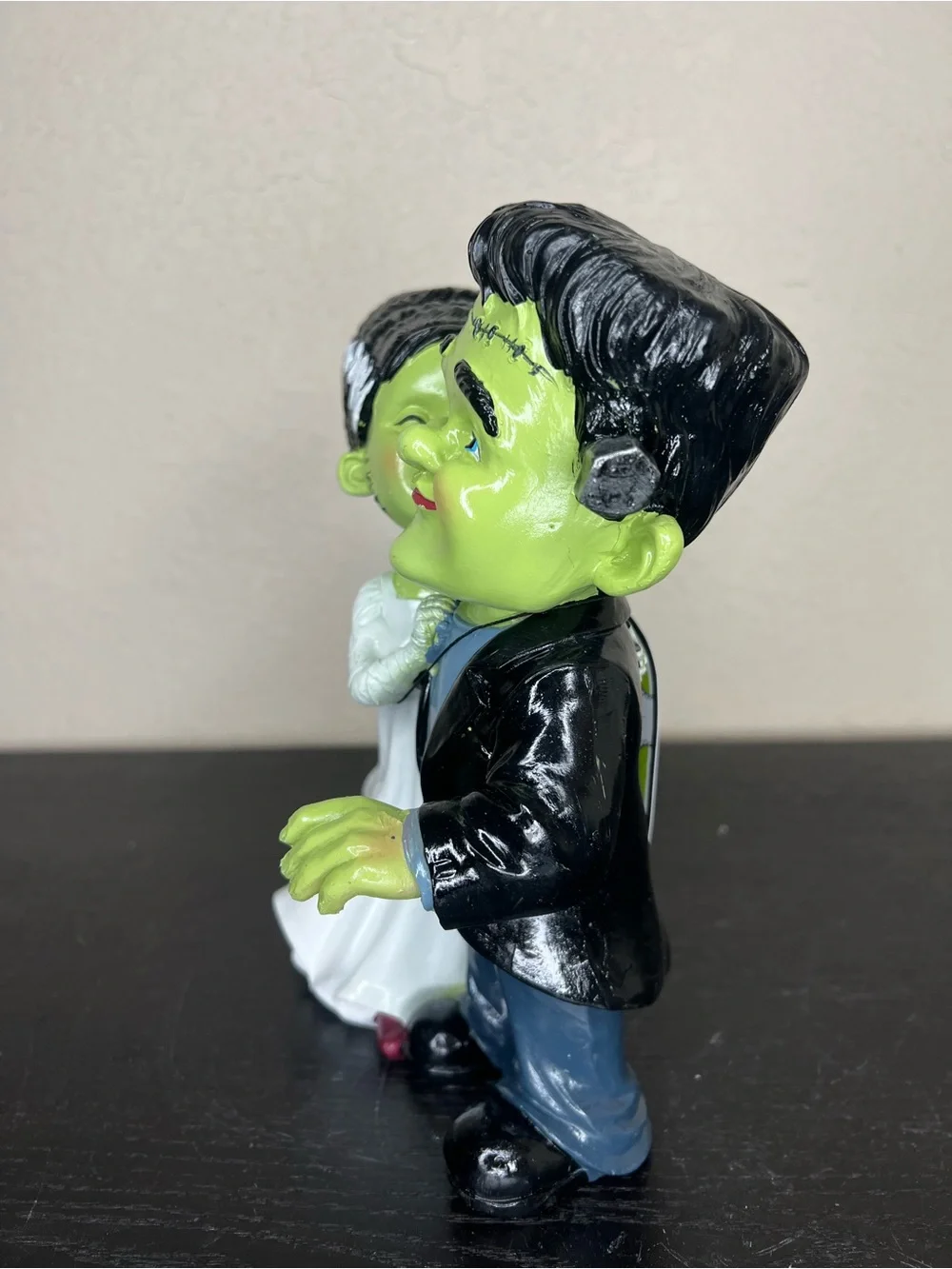 NEW Lab No 10.31 Bride of Frankenstein & Frankenstein Kissing Figurine